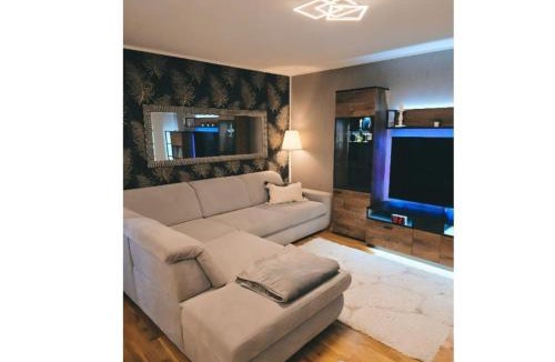 Sudweststadt Ostlicher Teil Apartment | Central Studio with Balcony & Garage – APOLONIAliving