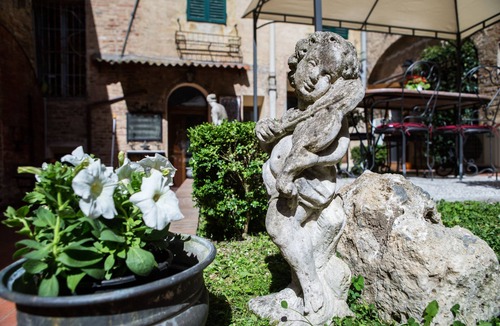 Siena Historical Center Apartment | Central Studio with Garden in the Duomo area