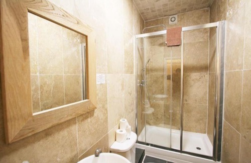 Cheltenham Hotel | Central Studios Gloucester Place by Roomsbooked