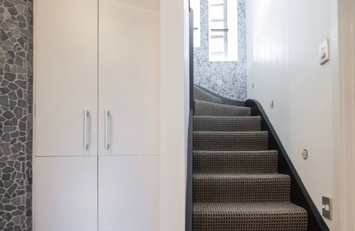 Queenstown City Centre Cottage | CENTRAL STYLE - QUEENSTOWN HOLIDAY HOME, with a garden in Queenstown
