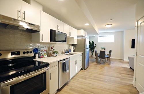 North Central Edmonton House | Central Suite King Beds Long Stays Disney