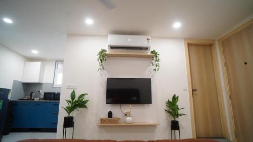 Sushant Lok Apartment | Central suites with Terrace by Luxury Heights