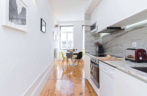Lapa Apartment | Central Sunny Flat - Prime Location by HostWise
