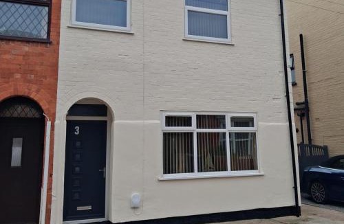 Sutton-on-Sea House | Central Sutton on Sea 4-Bed House Sleeps 8
