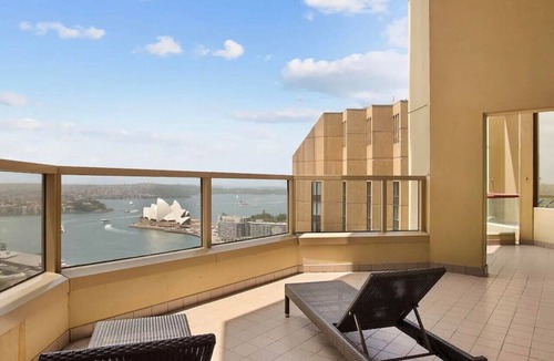 The Rocks Apartment | Central Sydney Apartment with Pool, Sauna & Gym!