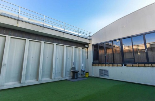 Melbourne Central Business District Apartment | CENTRAL TO EVERYTHING 2BR APT w/CITY VIEWS + FREE WIFI + POOL + GYM