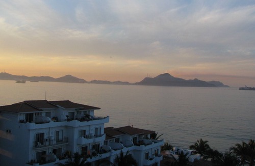 Manzanillo Condo | Central to Everything - Our 𝗣𝗲𝗻𝘁𝗵𝗼𝘂𝘀𝗲 𝗦𝘂𝗶𝘁𝗲 has an amazing view