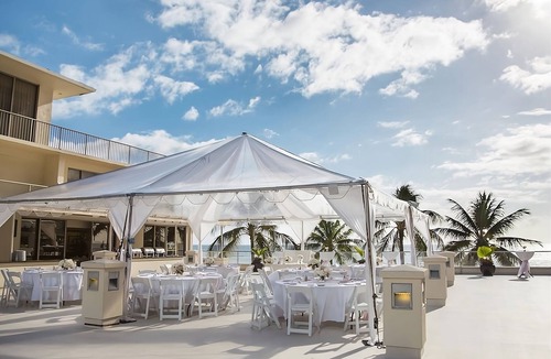 Waikiki Hotel | Central To Everything in Waikiki! 2 Serene Units, Restaurant, Pool, Ocean Front!