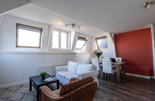 Oude Pijp Apartment | Central top floor apartment with private balcony