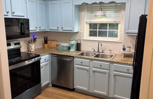 Flowood House | Central Townhome at Reservoir-Ideal for Couples or Business Travel, Pet Friendly