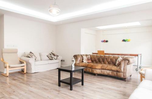 Gayrettepe Apartment | Central