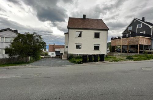 Narvik Apartment | Central Trainstation Apartment with free Parking