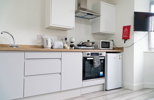 Adamsdown Apartment | Central twin bed flat