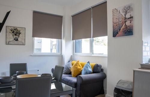 Central Milton Keynes Condo | Central Two Bed, Two Bath Apartment | Free Parking
