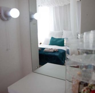 Cape Town Apartment | Central two double bedrooms in Bohemian Observatory