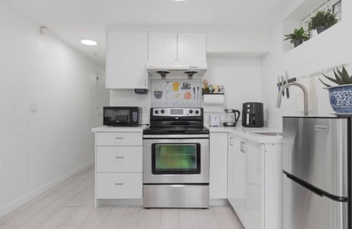 Killarney House | Central Van 1bedroom Suite