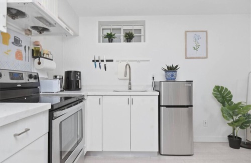 Killarney House | Central Van 1bedroom Suite