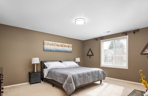 Vancouver House | Central Vancouver Location, Open Floor Plan, Next to Kids Park, Close to Shopping, Pet Friendly
