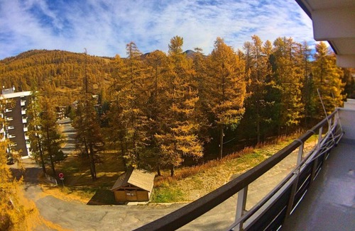 Les Claux Apartment | Central Vars Apt: Sleeps 6, Near Slopes, Spacious Balcony