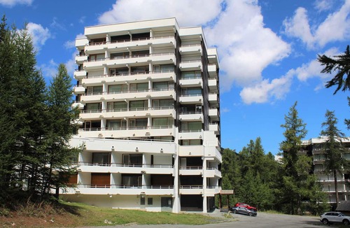 Les Claux Apartment | Central Vars Apt: Sleeps 6, Near Slopes, Spacious Balcony