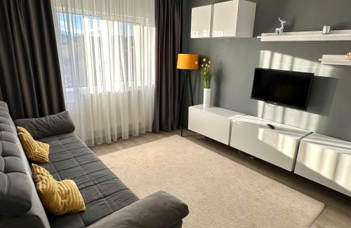 Curtea De Arges Apartment | Central Vibe