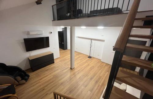 Tirgu Mures Apartment | Central View Penthouse & Parking