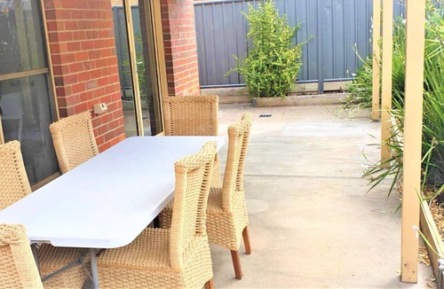 Maryborough Villa | Central Villa/Two King beds/Disabled/Family/Pets