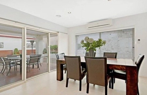 Warrnambool House | Central Warrnambool Townhouse