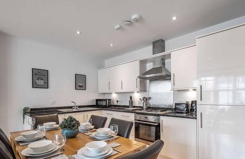 Windsor Apartment | Central Windsor Gem | 2 Bed, 2 Bath, Free Parking
