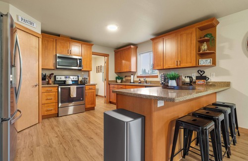 Grand Mound House | Centralia home minutes to NW Sports Hub. Modern three bedroom - primary ensuite. Two additional bedrooms with second full bathroom. Full kitchen. Fully fenced backyard with covered patio. In home laundry - full size washer/dryer. Parking - 4 cars