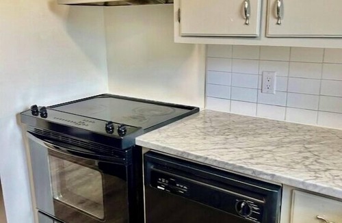 Summerside House | Centrally located, newly renovated 2 Bedroom, 1 bathroom