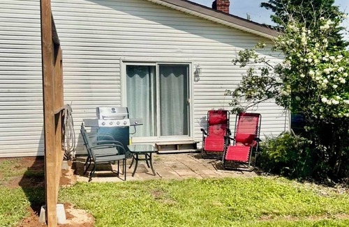 Summerside House | Centrally located, newly renovated 2 Bedroom, 1 bathroom