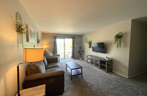 Bloomington Apartment | Centrally Located 2 Bedroom Apartment
