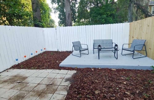 Gainesville Condo | Centrally located 2 bedroom condo for 6 people