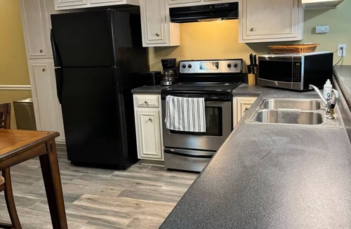 Albany House | centrally located 3 bed 2 bath