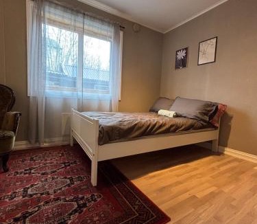 Raufoss Apartment | Centrally located, 3 bedrooms, garden, parking and fast WiFi