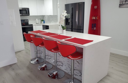 Westchester House | Centrally located 4 bds/3baths heated pool home in the heart of Miami!