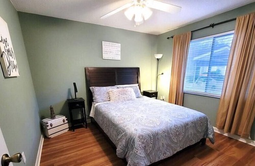 Gainesville House | Centrally Located 4 Bedroom Townhouse- Sleeps 10