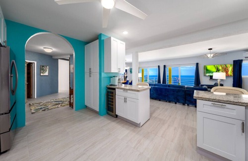 Estate Hospital Ground House | Centrally located 7br with pool, 3 kitchens, pool and lots of space!