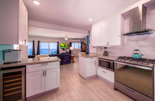 Estate Hospital Ground House | Centrally located 7br with pool, 3 kitchens, pool and lots of space!