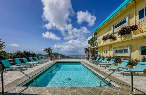 Estate Hospital Ground House | Centrally located 7br with pool, 3 kitchens, pool and lots of space!