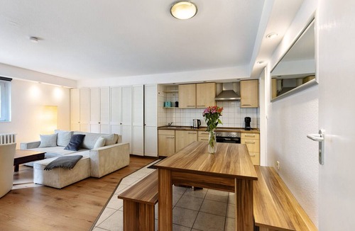 Charlottenburg-Wilmersdorf Apartment | Centrally Located and Quiet Trade Fair Apartment Berlin