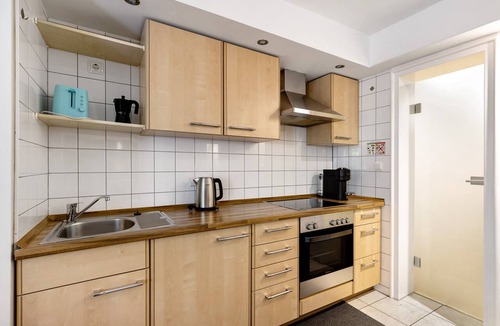 Charlottenburg-Wilmersdorf Apartment | Centrally Located and Quiet Trade Fair Apartment Berlin