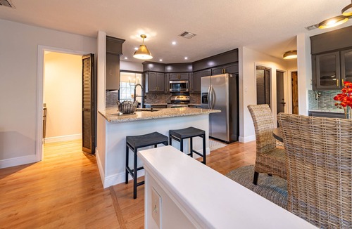 North Central Thousand Oaks House | CENTRALLY LOCATED CLOSE TO AIRPORT & MCALLISTER PARK- 4 BR, 3.5 bath, 2800 SQ FT