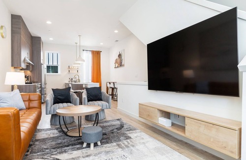 Broadway House | Centrally Located Capitol Hill Townhome w/Amazing View & Free Parking Onsite