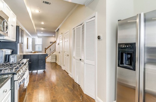 H Street Corridor House | Centrally Located DC Row House Near Restaurants!