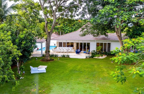 Casa de Campo Villa | Centrally Located Renovated Luxury Villa Free Breakfast Service/Hotel Partner