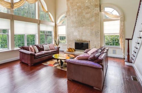 Mainland House | Centrally Located Family Home w/Pool