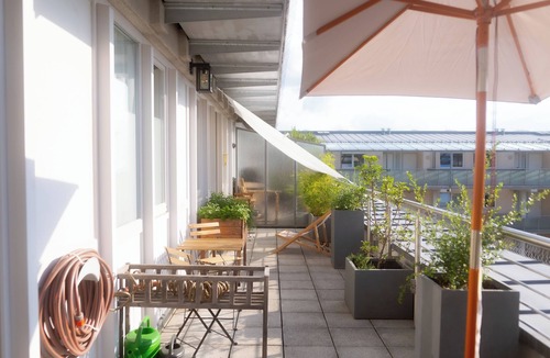 Land in Sonne Apartment | Centrally located flat with 2 roof terraces for 6 people near Oktoberfest