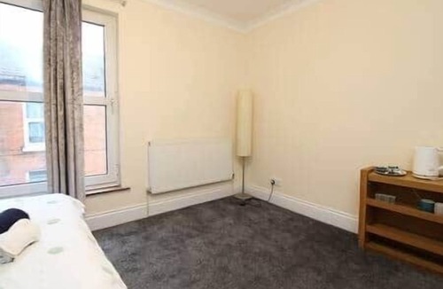 Shirley House | Centrally located double room